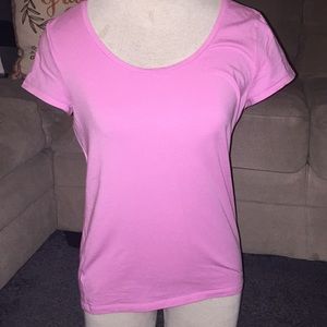 pink tee shirt